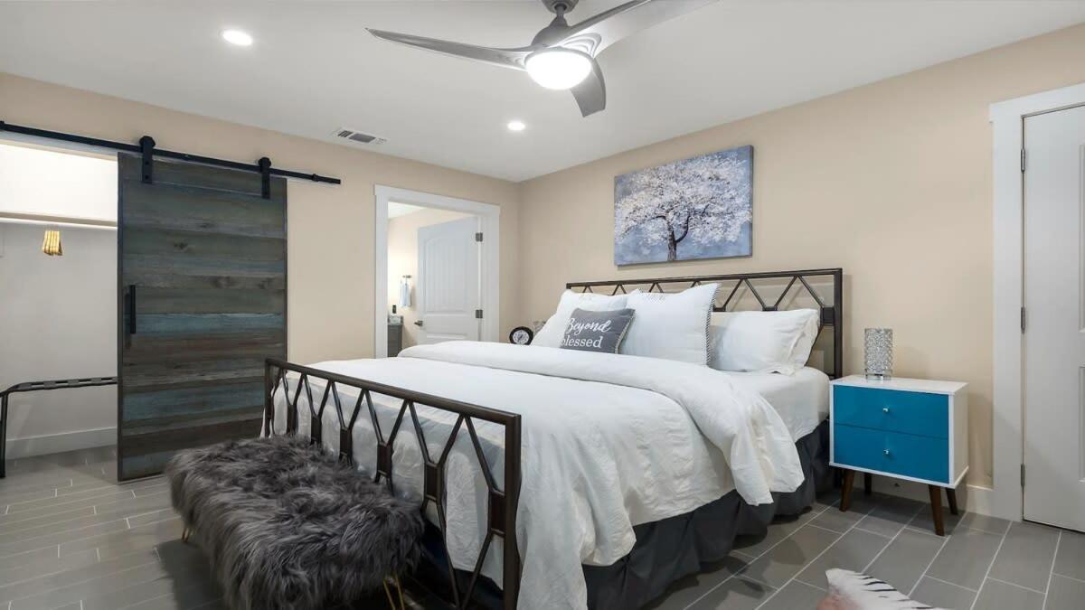 Blumenhaus Sleeps 6 Full Kitchen Plus Hot Tub Fredericksburg Exterior photo