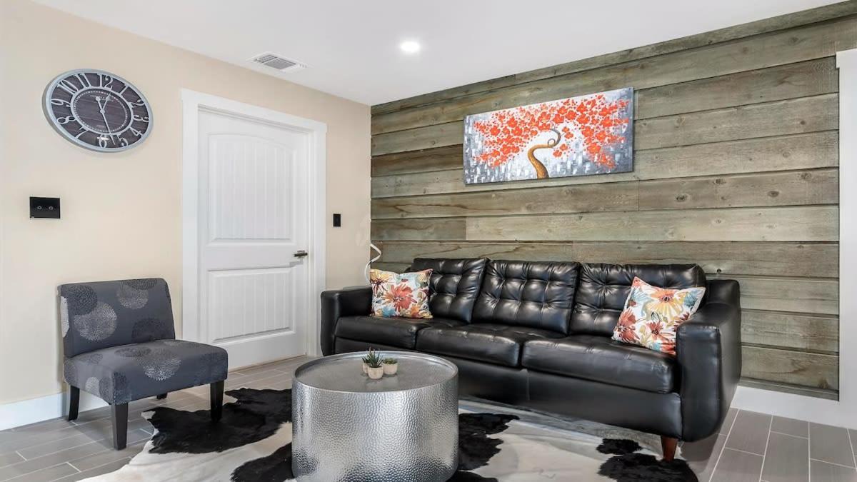 Blumenhaus Sleeps 6 Full Kitchen Plus Hot Tub Fredericksburg Exterior photo