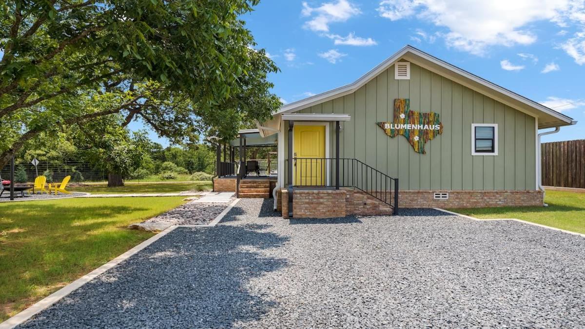 Blumenhaus Sleeps 6 Full Kitchen Plus Hot Tub Fredericksburg Exterior photo
